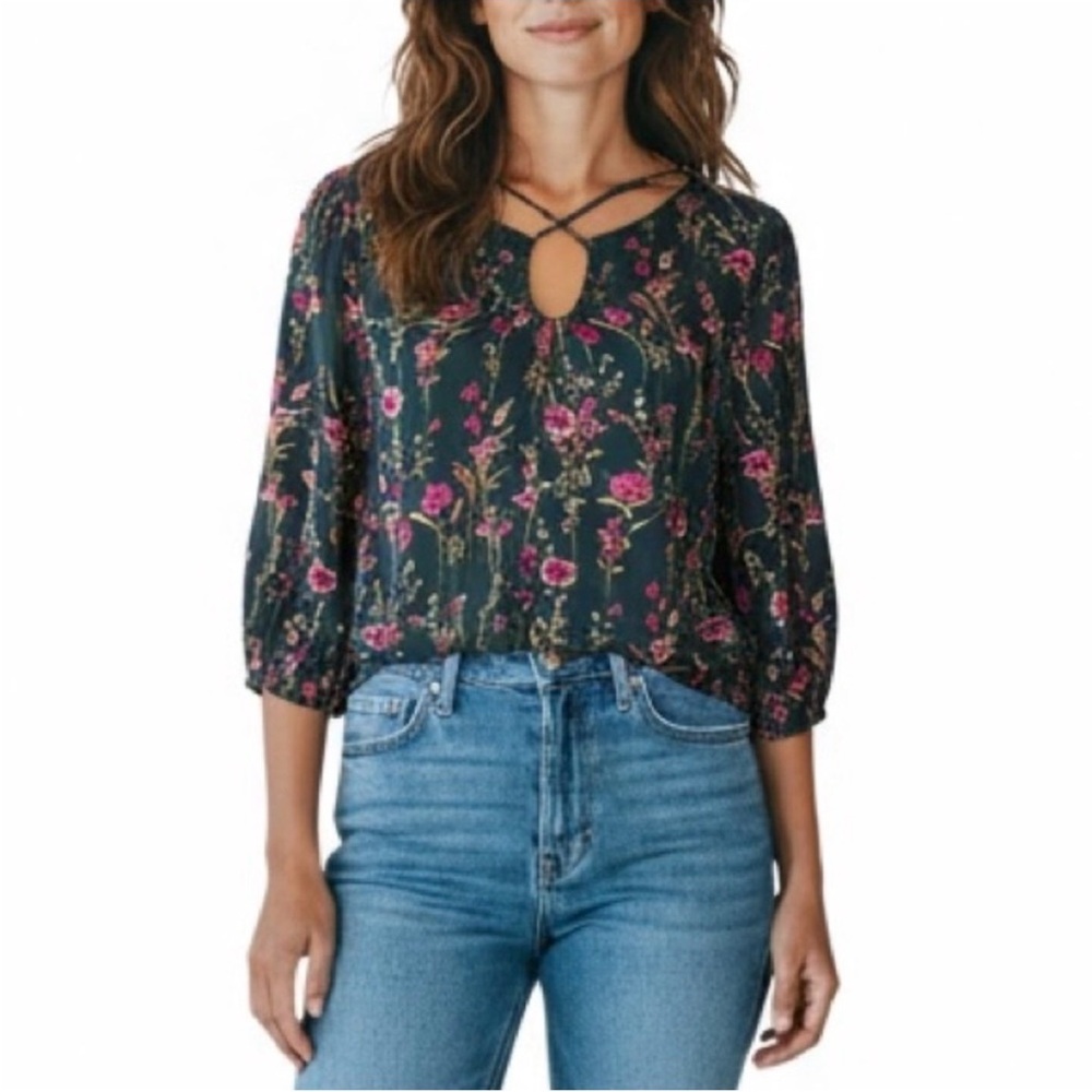 Papermoon NWT Small Keyhole Floral Top